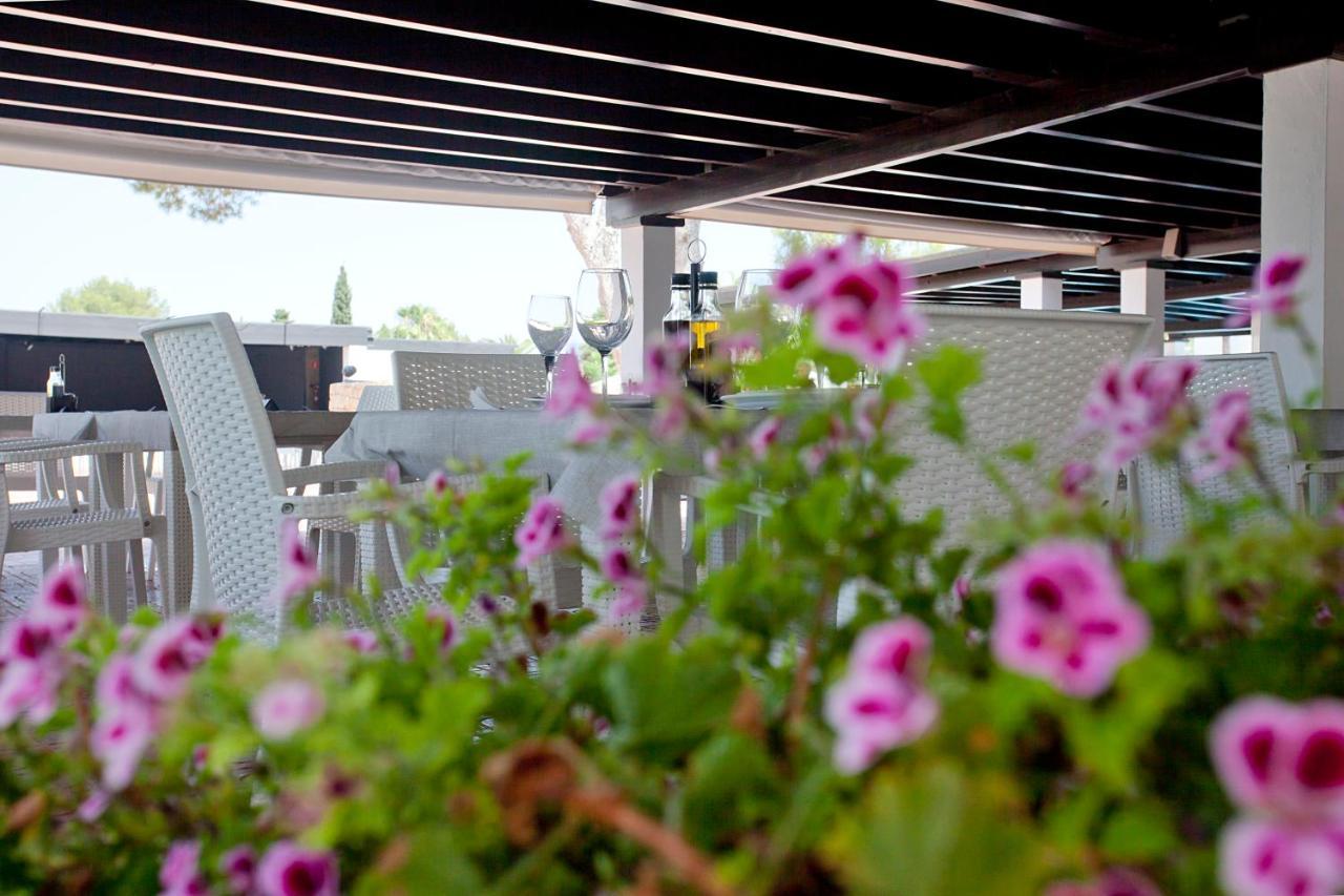 Apartamentos Club Cala Azul Sant Carles de Peralta Luaran gambar
