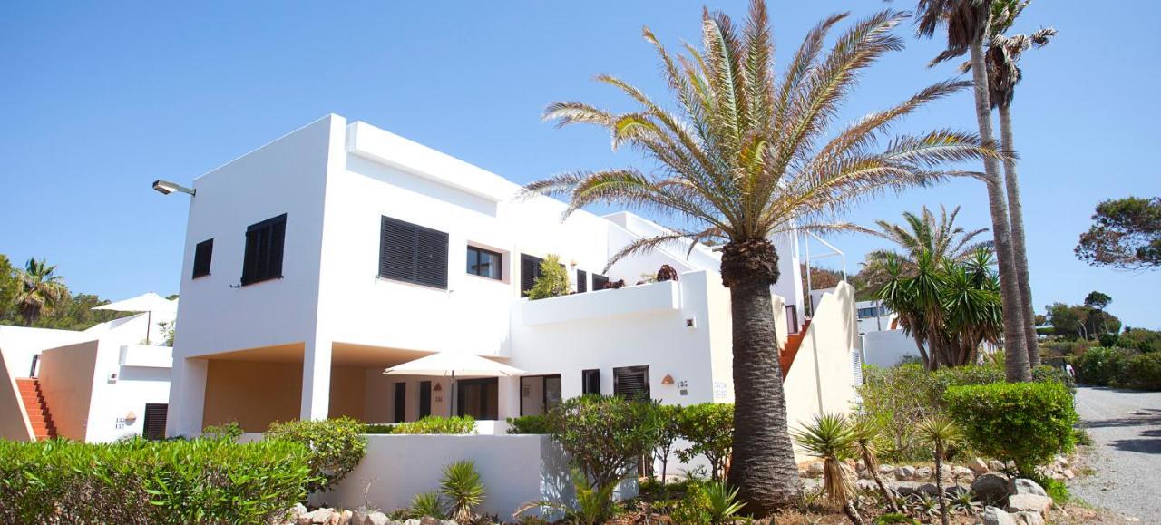Apartamentos Club Cala Azul Sant Carles de Peralta Luaran gambar