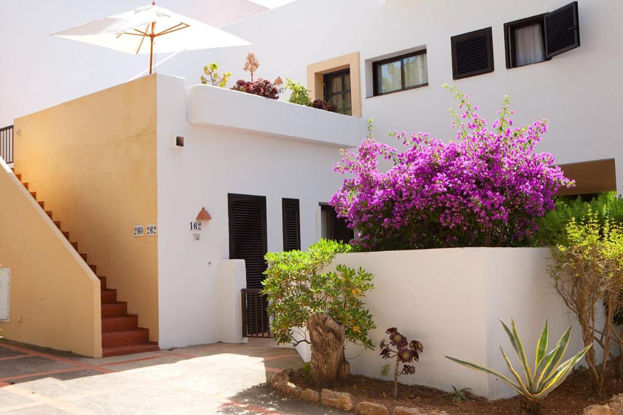 Apartamentos Club Cala Azul Sant Carles de Peralta Luaran gambar