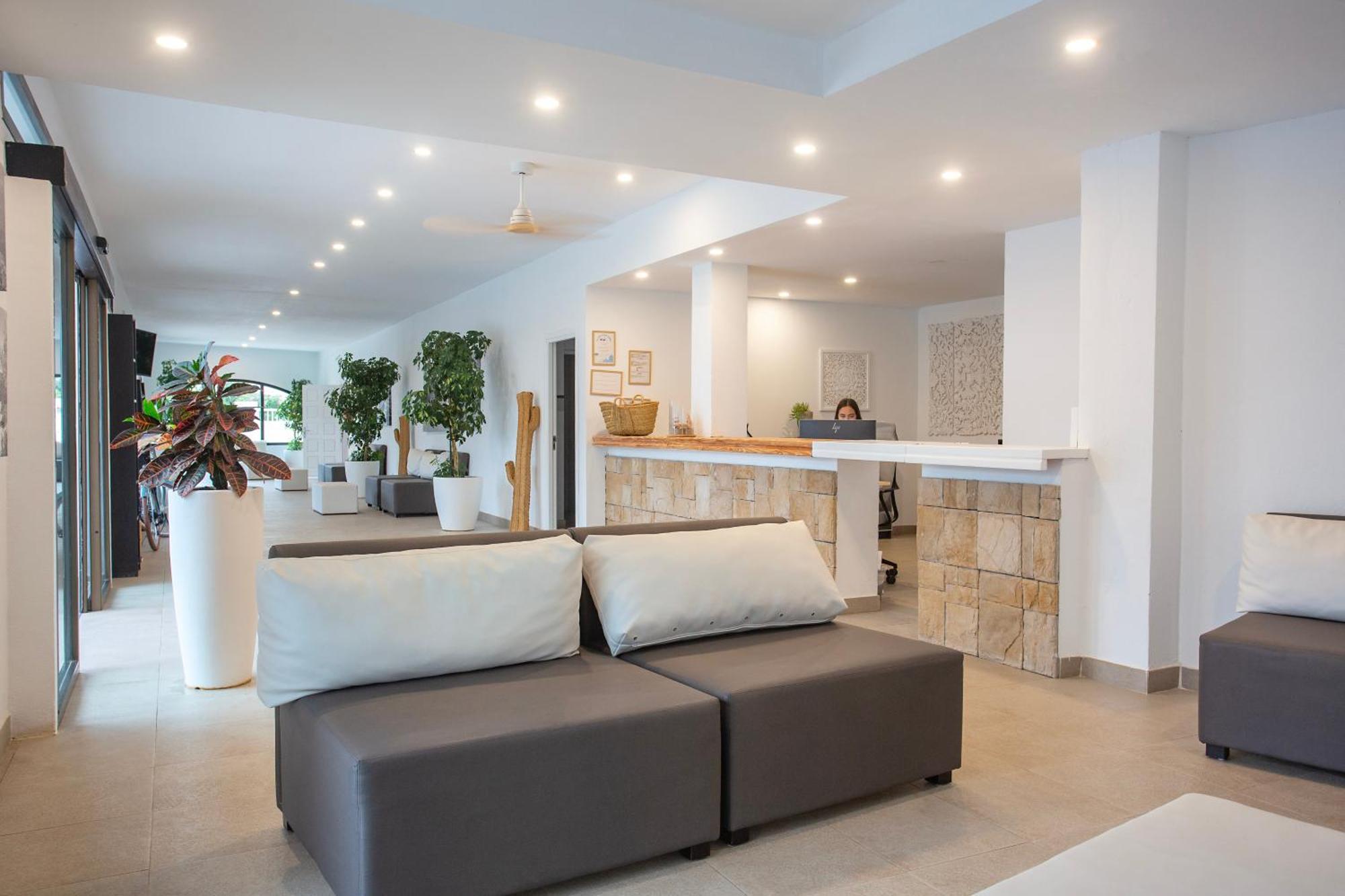 Apartamentos Club Cala Azul Sant Carles de Peralta Luaran gambar